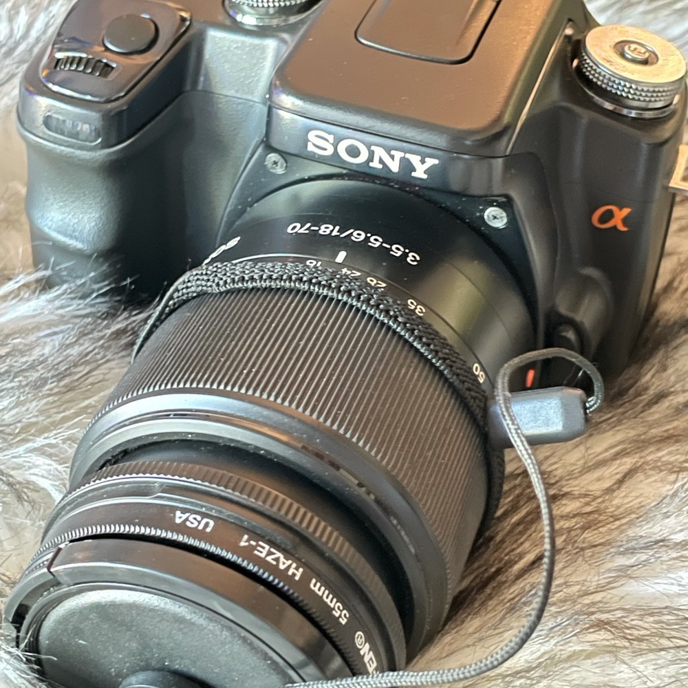 Complete SONY A100 +LENS and more bundle package